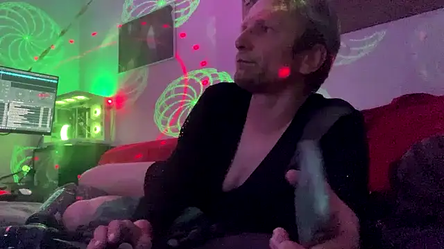 davidgntxxxxx online show from June 16, 2026, 8:42 pm