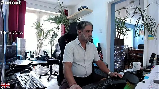 OnlineBossUK online show from September 10, 2025, 3:44 pm