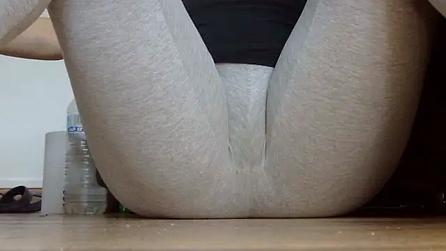 Squirtlady38 online show from September 30, 2025, 1:06 pm