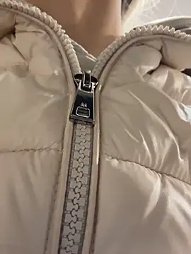 angelmommu online show from March 12, 2026, 7:23 am