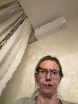 angelmommu online show from April 3, 2026, 7:31 pm