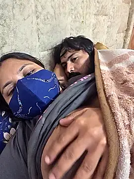 MOM-SUN-COUPLE online show from October 6, 2025, 4:41 pm