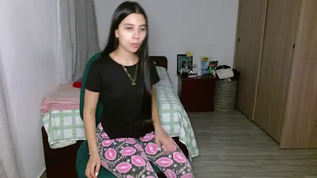 mia  lopez  online show from September 22, 2025, 3:45 am