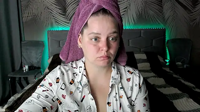 uliastar online show from October 7, 2025, 6:47 am