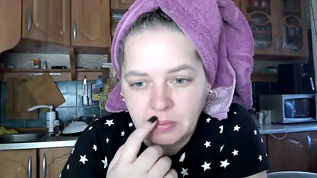 uliastar online show from October 18, 2025, 5:31 am