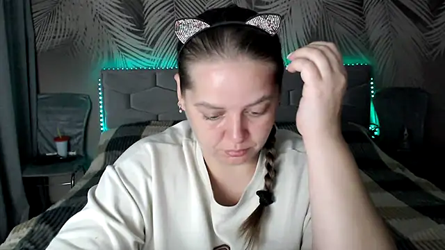 uliastar online show from September 23, 2025, 6:42 am