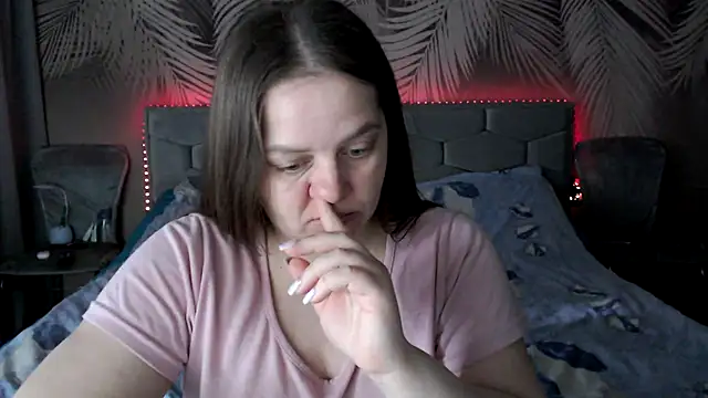 uliastar online show from April 15, 2026, 5:13 am