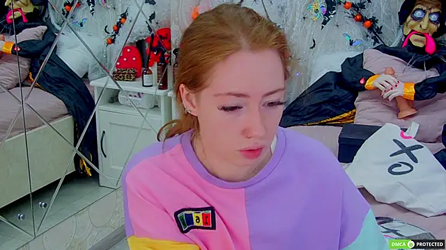 TinaBrook online show from October 31, 2025, 4:09 am