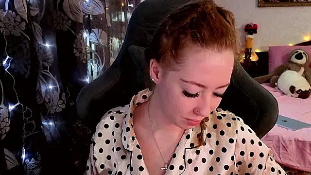 Snapshot of TinaBrook chatting on February 17, 2026, 4:32 am TinaBrook online show from February 17, 2026, 4:32 am