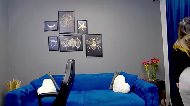 Katewalker  online show from March 18, 2025, 6:17 pm