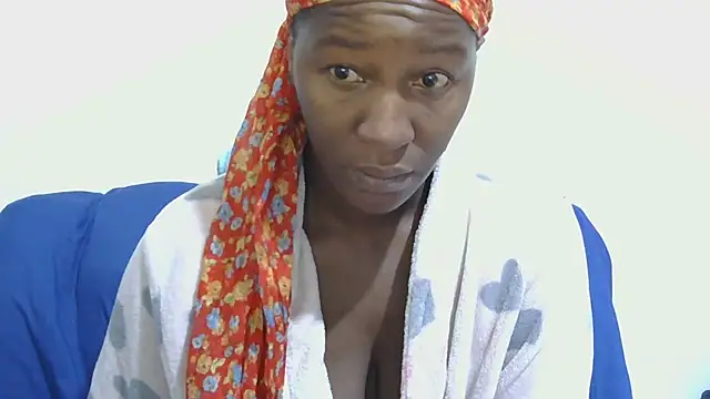 sluttylaura21 online show from October 29, 2025, 4:44 am