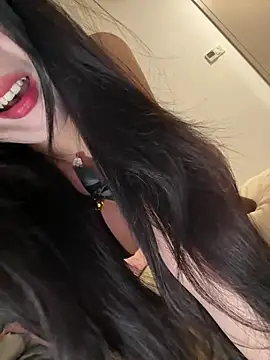 Snapshot of Serena-AU chatting on April 21, 2026, 3:29 pm Serena-AU online show from April 21, 2026, 3:29 pm