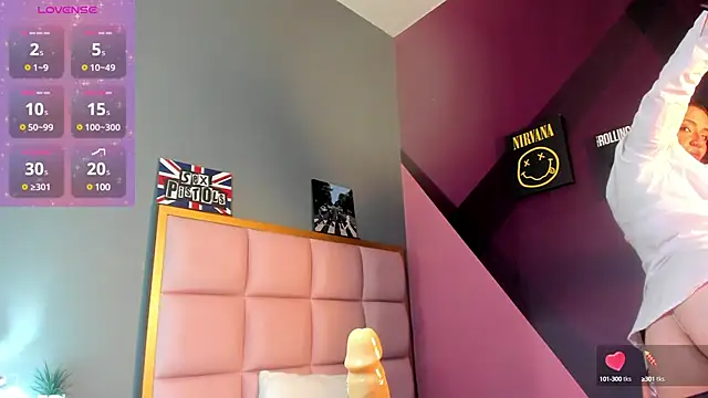 samanthaanderson  online show from February 11, 2025, 8:31 pm