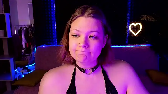 DjennaPalme online show from October 13, 2025, 1:40 am