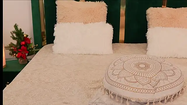 XeniaBlu online show from December 16, 2025, 12:20 pm