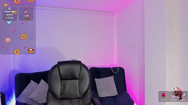 emilly smith 1 online show from December 4, 2025, 11:42 am