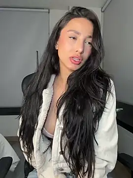 EvaMoet online show from February 6, 2025, 5:46 am