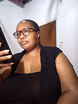 YELLOW BONE online show from October 3, 2025, 10:22 pm