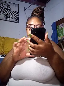 Snapshot of YELLOW_BONE chatting on April 26, 2026, 9:45 pm YELLOW BONE online show from April 26, 2026, 9:45 pm