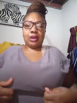 Snapshot of YELLOW_BONE chatting on May 26, 2026, 8:51 pm YELLOW BONE online show from May 26, 2026, 8:51 pm