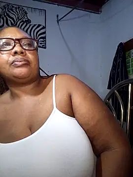 Snapshot of YELLOW_BONE chatting on May 1, 2026, 8:25 pm YELLOW BONE online show from May 1, 2026, 8:25 pm