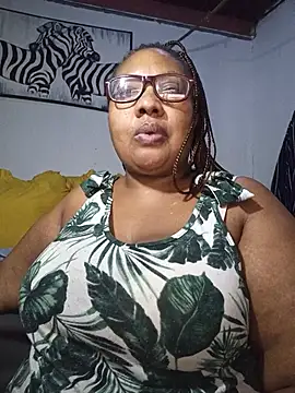Snapshot of YELLOW_BONE chatting on May 9, 2026, 9:18 pm YELLOW BONE online show from May 9, 2026, 9:18 pm