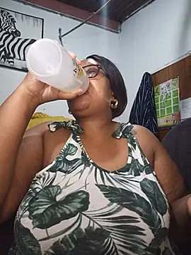 Snapshot of YELLOW_BONE chatting on July 23, 2026, 8:49 pm YELLOW BONE online show from July 23, 2026, 8:49 pm
