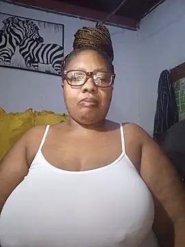 Snapshot of YELLOW_BONE chatting on May 12, 2026, 11:44 pm YELLOW BONE online show from May 12, 2026, 11:44 pm