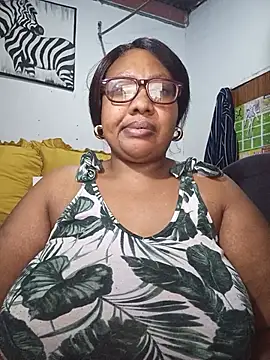 Snapshot of YELLOW_BONE chatting on July 24, 2026, 8:49 pm YELLOW BONE online show from July 24, 2026, 8:49 pm