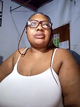 Snapshot of YELLOW_BONE chatting on April 28, 2026, 8:35 pm YELLOW BONE online show from April 28, 2026, 8:35 pm