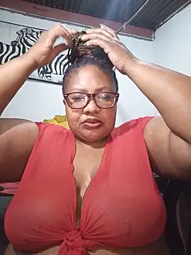 Snapshot of YELLOW_BONE chatting on May 15, 2026, 8:51 pm YELLOW BONE online show from May 15, 2026, 8:51 pm