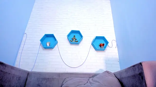 veronica salas online show from March 21, 2025, 9:01 pm