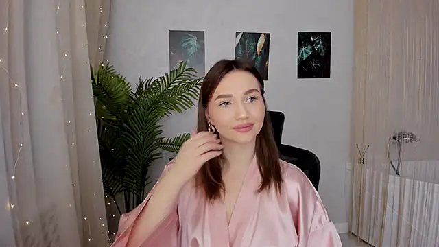 GracefulLook online show from February 24, 2025, 3:44 am