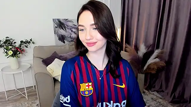 GracefulLook online show from September 18, 2025, 8:01 pm