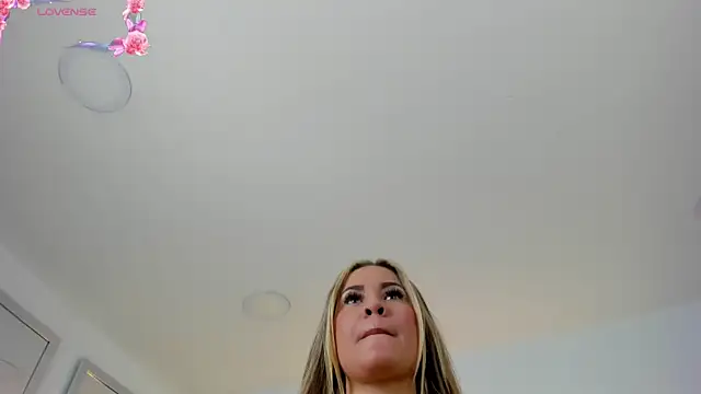 TaylorEvanss online show from July 4, 2026, 7:40 pm