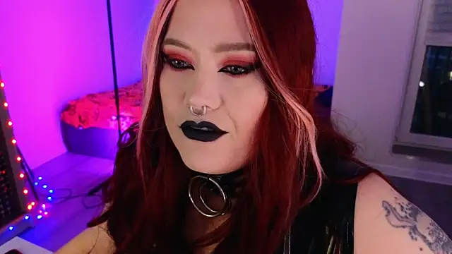 wickedxqueen online show from May 25, 2026, 7:56 pm