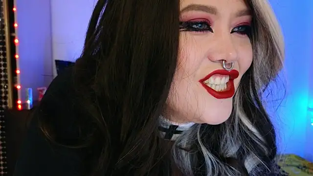 wickedxqueen online show from May 28, 2026, 9:21 pm