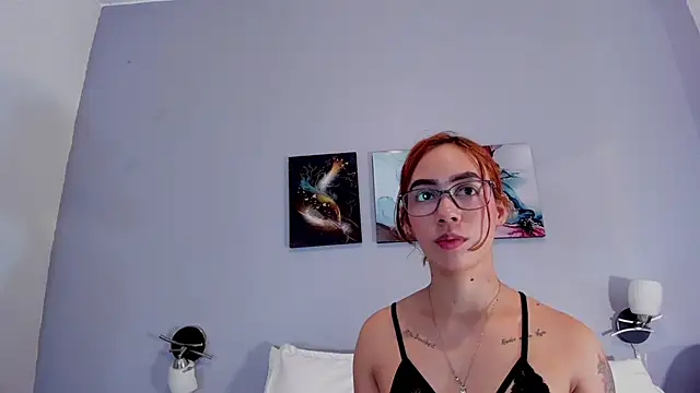 Snapshot of Estrella_Duran chatting on June 4, 2026, 12:21 pm Estrella Duran online show from June 4, 2026, 12:21 pm
