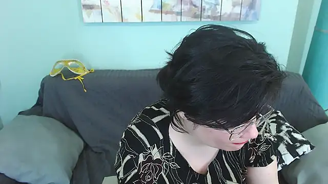 EverlyRays online show from March 7, 2025, 9:59 pm