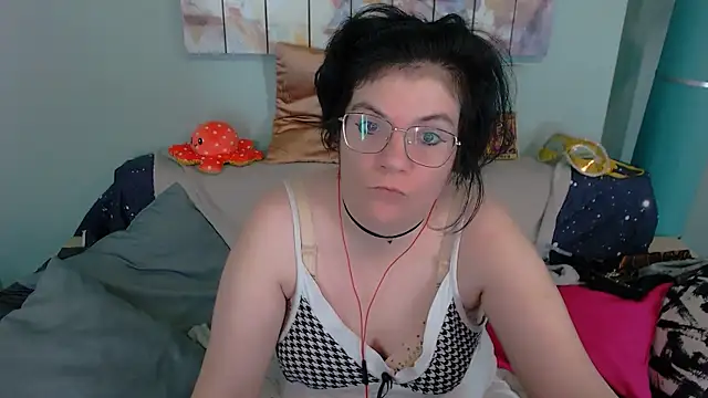 EverlyRays online show from November 14, 2025, 9:57 am