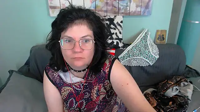 EverlyRays online show from September 15, 2025, 4:13 am