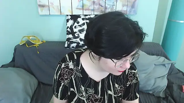 EverlyRays online show from March 7, 2025, 2:23 pm