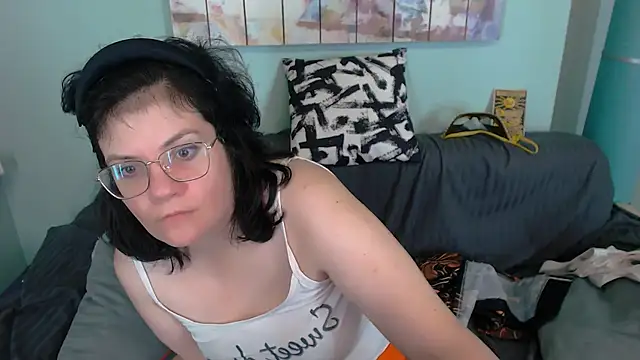 EverlyRays online show from September 21, 2025, 4:23 pm