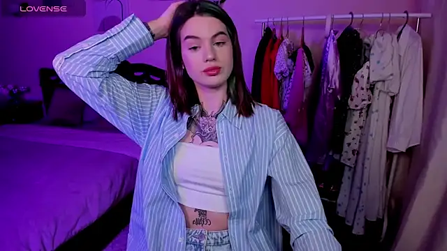 Snapshot of NikkieKatty chatting on March 19, 2025, 5:06 pm NikkieKatty online show from March 19, 2025, 5:06 pm