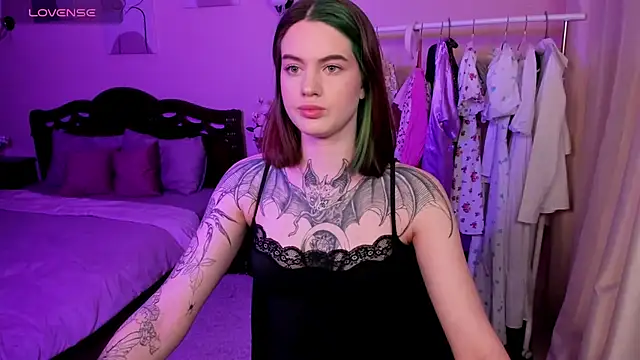 Snapshot of NikkieKatty chatting on March 8, 2025, 5:33 pm NikkieKatty online show from March 8, 2025, 5:33 pm