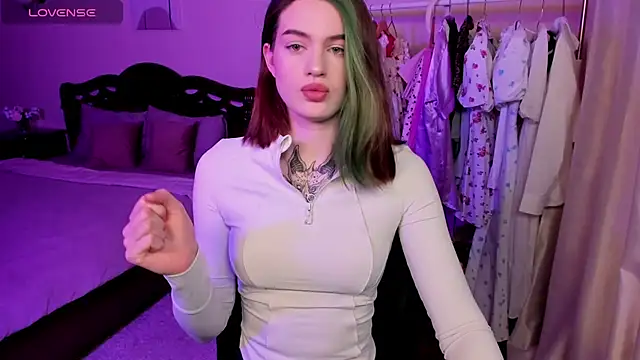 Snapshot of NikkieKatty chatting on March 11, 2025, 5:02 pm NikkieKatty online show from March 11, 2025, 5:02 pm