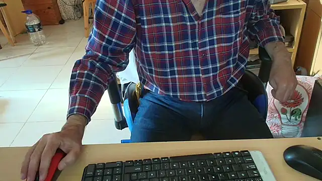 Snapshot of angelgarcia269 chatting on June 3, 2026, 12:06 pm angelgarcia269 online show from June 3, 2026, 12:06 pm