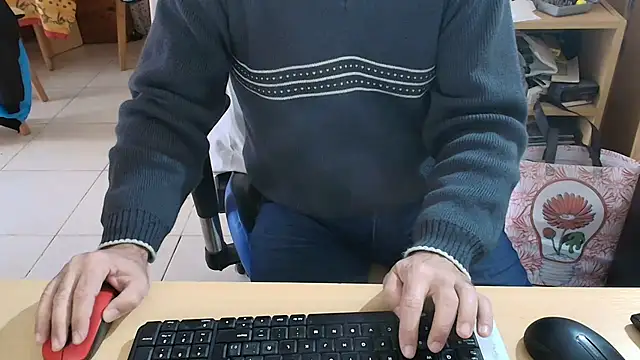 Snapshot of angelgarcia269 chatting on May 17, 2026, 12:16 pm angelgarcia269 online show from May 17, 2026, 12:16 pm