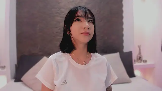 emma woods  online show from October 19, 2025, 12:30 pm