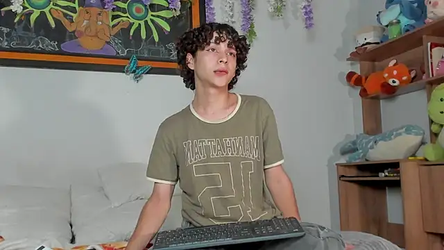 Snapshot of Cherry_boy_18 chatting on March 8, 2025, 6:26 pm Cherry boy 18 online show from March 8, 2025, 6:26 pm